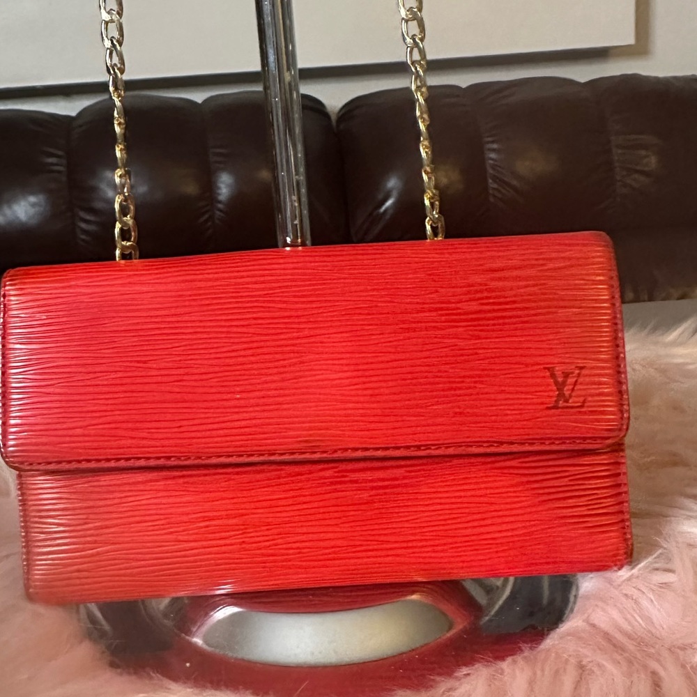 Louis Vuitton Red EPI Long Snap Sarah Wallet - Picture 11 of 13